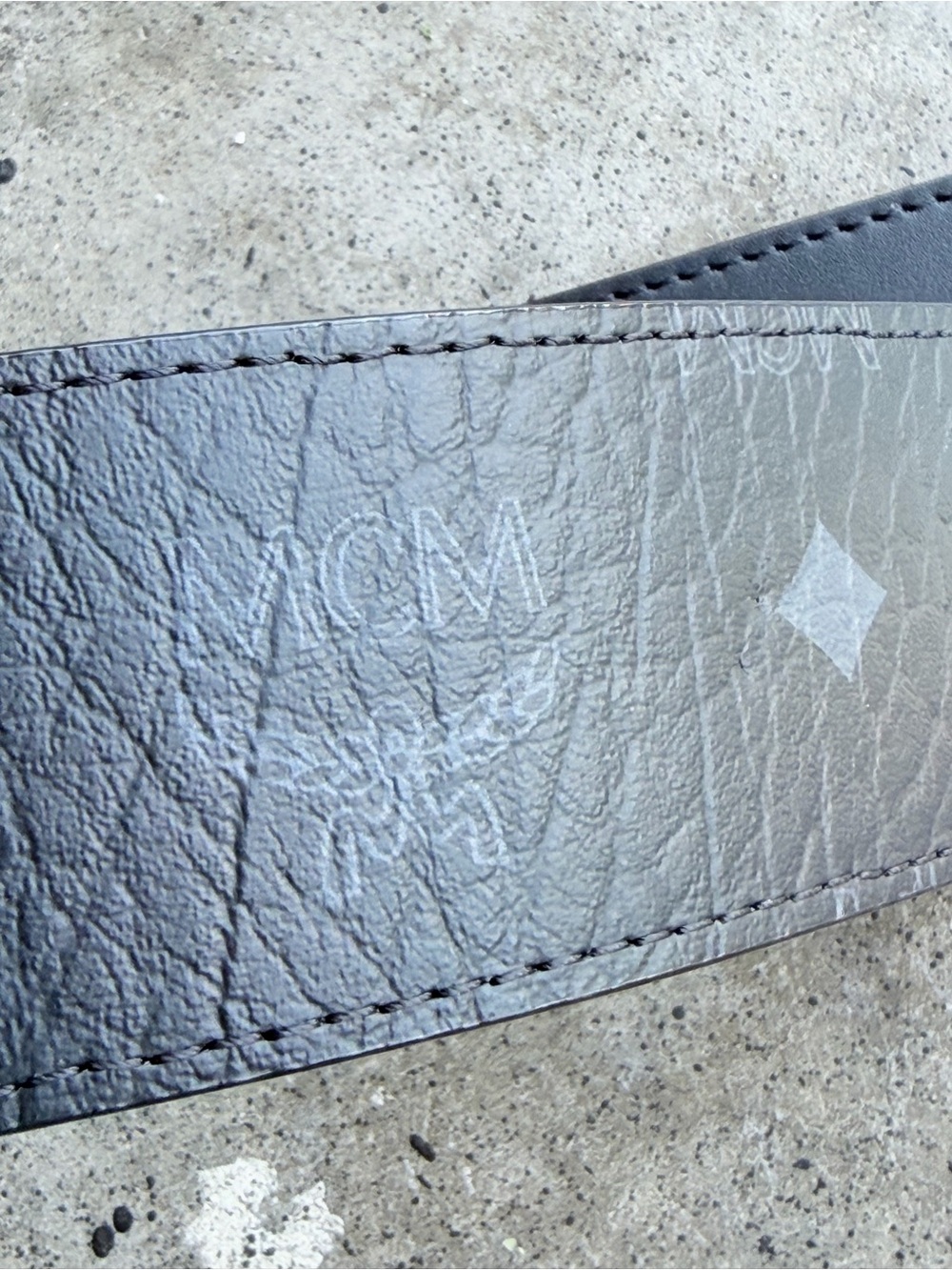Black Leather MCM belt - Picture 5 of 8